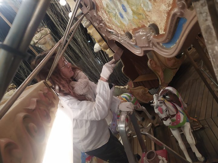 Fitting and touch-ups on site at the carousel