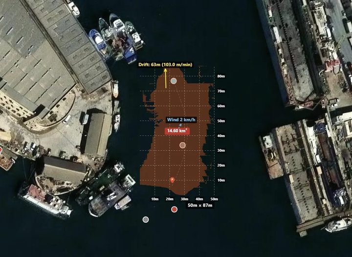 A spill detected in the port: estimated area and drift